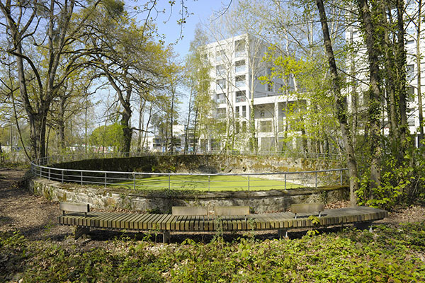 JARDINS DE CLEUNAY &  MAISONS DANS LES BOIS (LA COURROUZE)